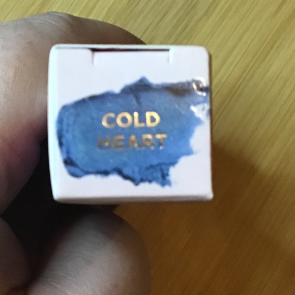 Dominique Cosmetics eyeshadow in blue - Picture 2 of 5